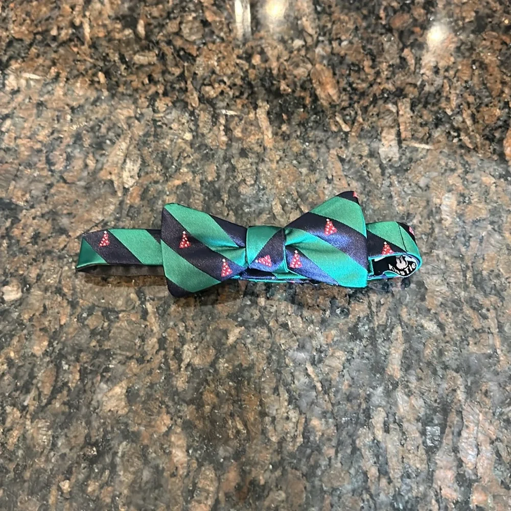KissTies boys bow tie